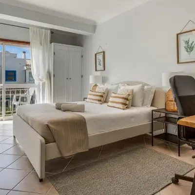 Albufeira 3BR with Pool and AC by the beach by LovelyStay