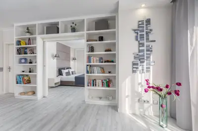 a living room with a book shelf with books at D_Loft in Albufeira