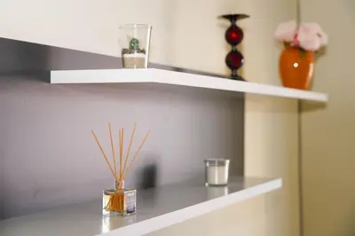 a shelf with two glasses and a vase on it at Apartamento T3 in Faro