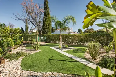 a garden with grass and plants and a pathway at Appartement Vale Lobo Mer Golf & Belle Piscine in Vale do Lobo