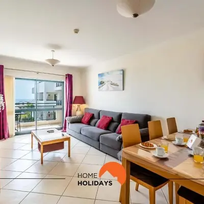 #166 Frat Apartment by Home Holidays