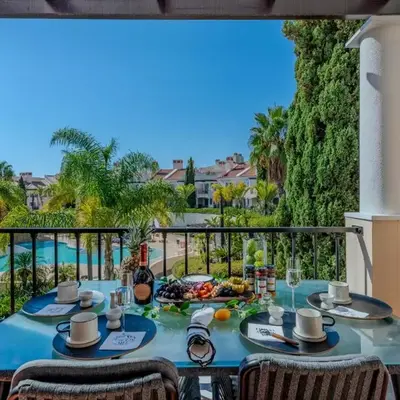 5 star Luxury Palmview apartment with large terrace and communal pool