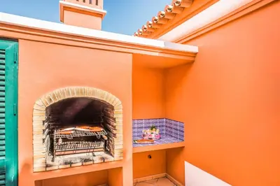 a pizza oven in the side of a house at Villa Luis in Galé