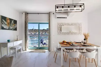 a kitchen and dining room with a table and chairs at Apartamento W Marina by Sunnyway in Albufeira