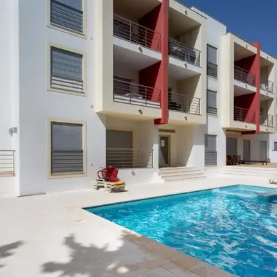 Luminous 2 BDR Apartment W/Pool by LovelyStay