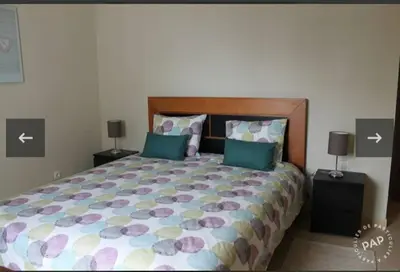 a bedroom with a large bed and two lamps at Casa Mar à Vista in Cavacos