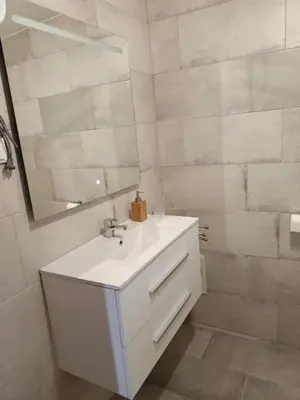 a bathroom with a white sink and a mirror at B&B Casa Flamenga in Alte