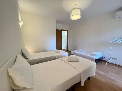 a hospital room with two beds and a table at Villa Durban in Albufeira