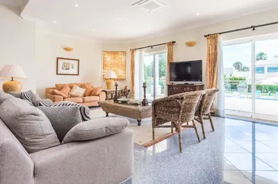 a living room with a couch and a tv at Villa Luz Figueiras in Galé