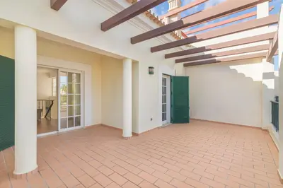 an empty room with columns and a ceiling at Vilamoura - VILLA VINTE in Vilamoura
