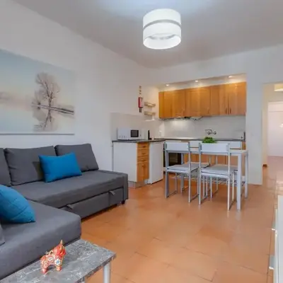 VILA MAGNA - Apart renovado para 4 com piscina e Ar condicionado