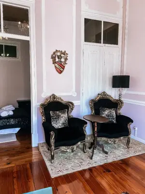 two chairs and a table in a room at Grand Studio 54 in Faro