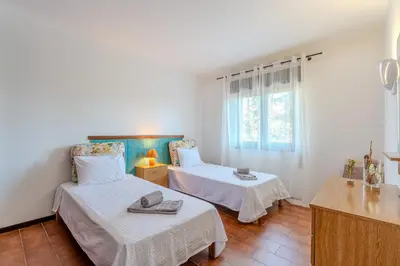 a bedroom with two beds and a window at Apartamento Ivone by Sunnyway in Albufeira