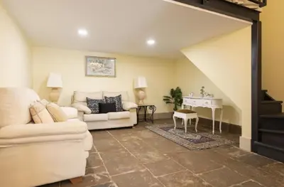 a living room with a couch and a table at Grand studio 29 in Faro