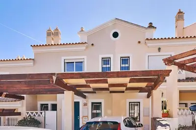 a house with a car parked in front of it at Casa Felix mit Pool in Albufeira
