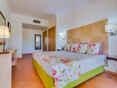 a hotel room with a bed and a desk at AL - Apartamento Vila Sol Adaptado in Vilamoura