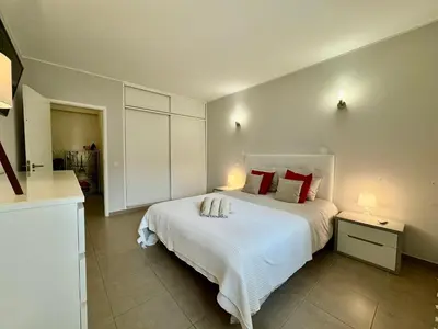a bathroom with a toilet and a bath tub at Why Knot Beach, Marina Nearby in Quarteira