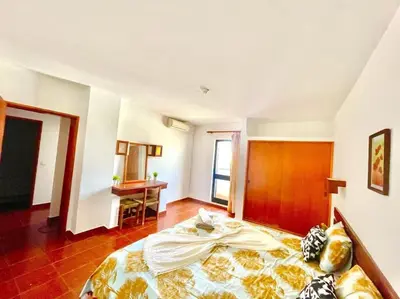 a bedroom with a bed and a desk at Resort Albufeira T1, Praia da Oura in Albufeira