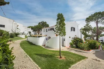 a white house with a small tree in the yard at Mng Elliott90c in Vale do Lobo