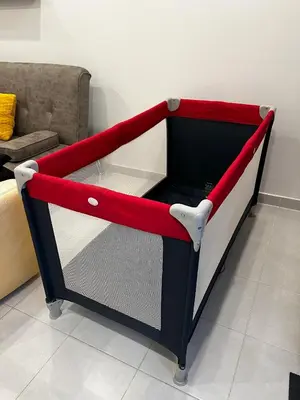 a red and white bed in a room with a couch at O Limoeiro - 154949/AL in Faro