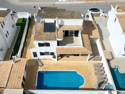 an aerial view of a house with a swimming pool at Casa Catarina in Albufeira