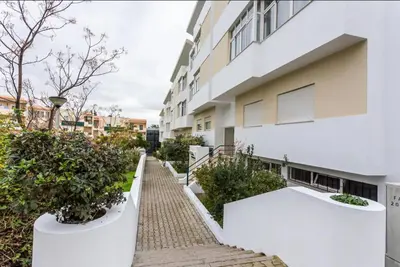 a walkway next to a building with plants at Blife Candya private rooms in Faro