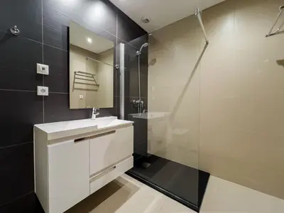 a bathroom with a white sink and a mirror at Стильный апартамент Т2 Quarteira in Quarteira
