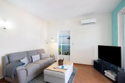a living room with a couch and a tv at Apartamento Sunny in Quarteira