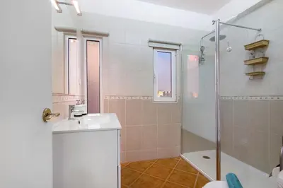 a bathroom with a shower and a sink and a toilet at Apartamento Sunny in Quarteira