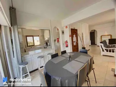 a dining room with a table and a kitchen at Double ROOFTop Mont-Blanc : vue plage amazing in Albufeira