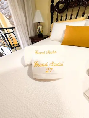 a bed with a sign that reads grand shuttlestand suicide on it at Grand Studio 27 in Faro