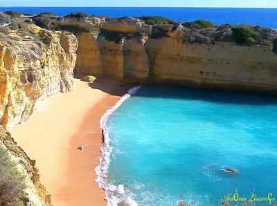 an aerial view of a sandy beach with the ocean at Maison avec piscine et jacuzzi in Guia