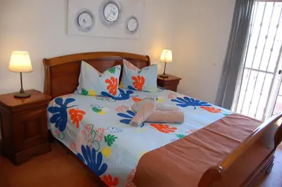 a bedroom with a bed with flowers on it at Charmante Villa mit 3 Schlafzimmer und Blick zum Meer in Santa Bárbara de Nexe