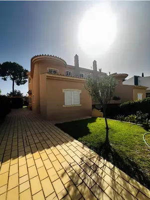 a house with a brick driveway in front of it at Moradia VSSG em Vilamoura in Quarteira