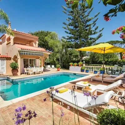 4 Bedrooms Private Pool Close To All Amenities