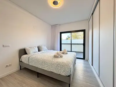 a bedroom with a bed and a window at Faro Prestige by Homing in Faro