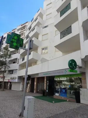 a street sign in front of a building at Apartamento Avenida da Liberdade in Albufeira