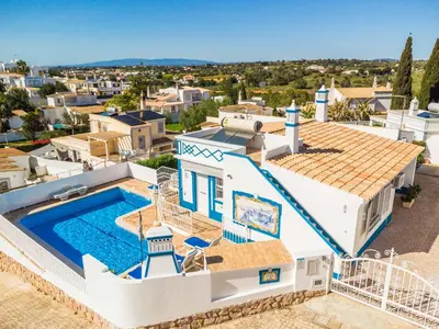 an aerial view of a house with a swimming pool at Villa Eulália in Guia