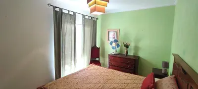 a bedroom with a bed and a dresser and a window at Apt 3 Quartos, Terraço, Centro, Prestige For Home in Loulé