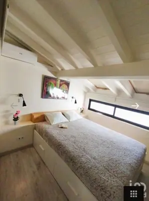 a bedroom with a large bed in a room at Cozy House in Center in Faro