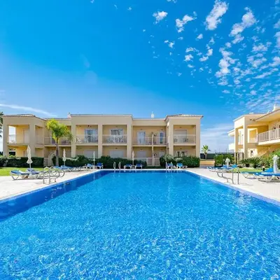 Albufeira Palm Tree With Pool by Homing