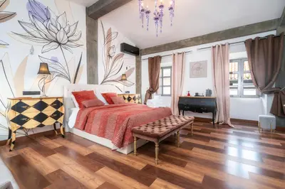 a bedroom with a bed and a desk in it at Oakmoon House in Faro