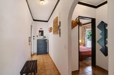 a hallway with a door leading to a bedroom at T1 em Vilamoura - Parque Mourabel in Vilamoura