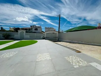 a large house with a driveway and a fence at Casa Da Amélia in Albufeira