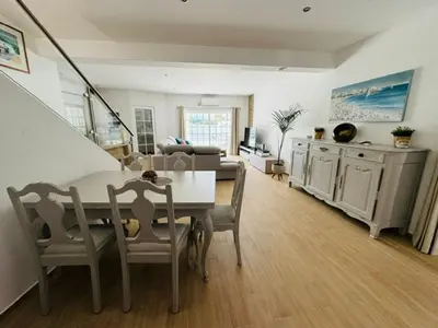 a kitchen and dining room with a table and chairs at Casa Da Amélia in Albufeira