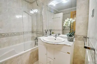 a bathroom with a sink and a bath tub and a sink at Apartment O Monte mit Pool in Guia