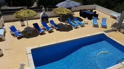 an overhead view of a swimming pool with chairs and umbrellas at Villa V4 Filomena in Mosqueira