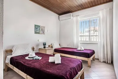 a white living room with a bed and a table at Villa Oahu in Albufeira