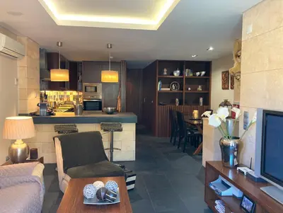 a living room with a couch and a kitchen at Barca do Lago - Vilamoura in Vilamoura