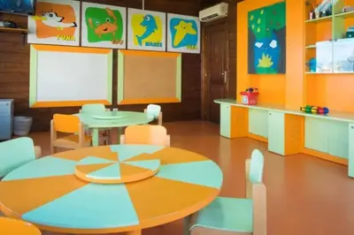 a classroom with a table and a table and chairs at Self-Catering Studios & Apartments at Hotel Cerro Alagoa in Albufeira
